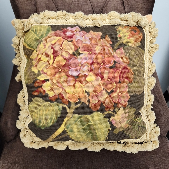 Wool Needlepoint Kathryn White Design Hydrangea Tasseled Pillows 2 Piece.  C0938 - Picture 6 of 10